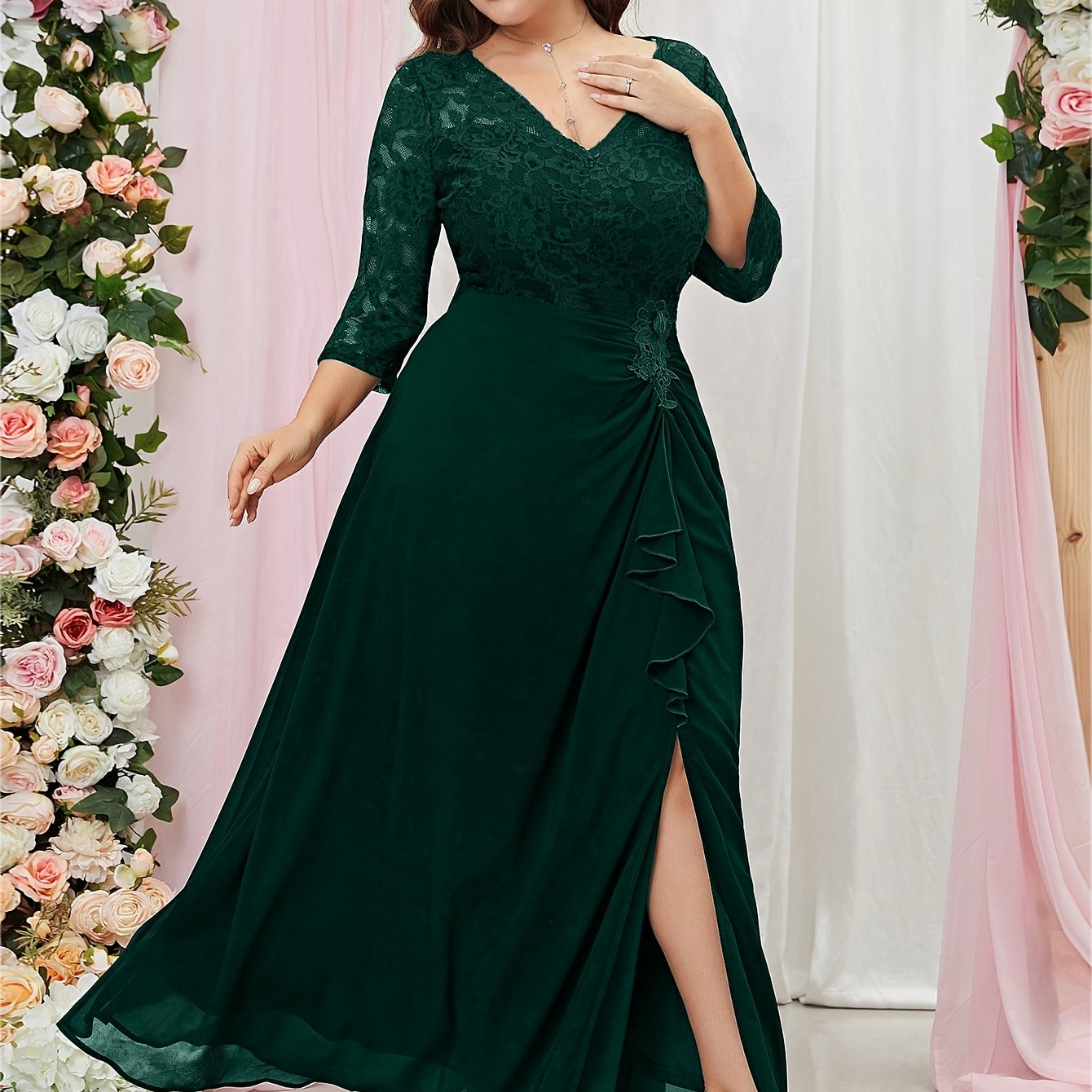Women's Plus Size Chiffon Dress with Lace Appliqué and Contrast Waistband