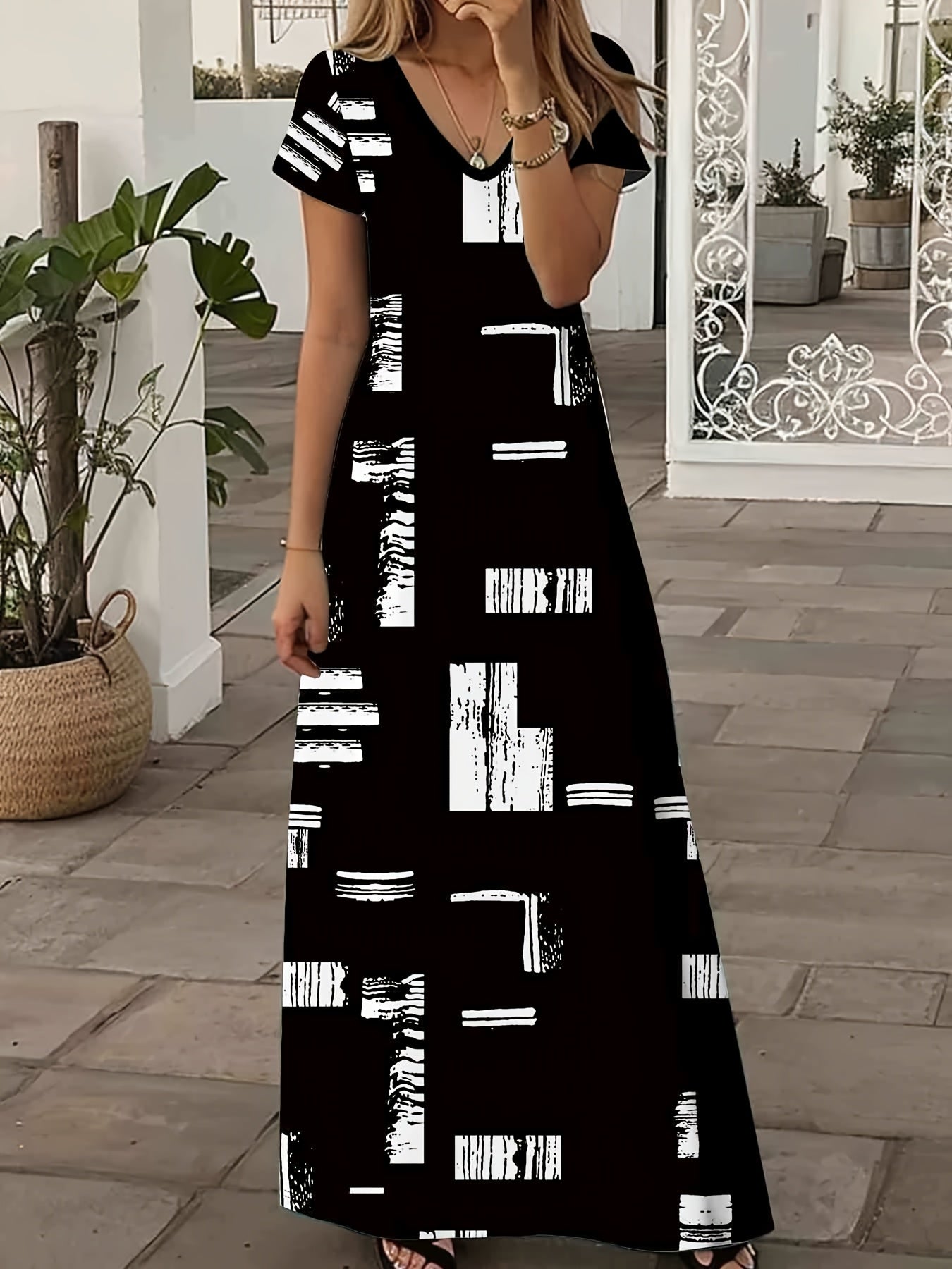 Plus Size V-Neck Dress with Geometric Print Short Sleeve Stretch Polyester Casual All-Season Black and White