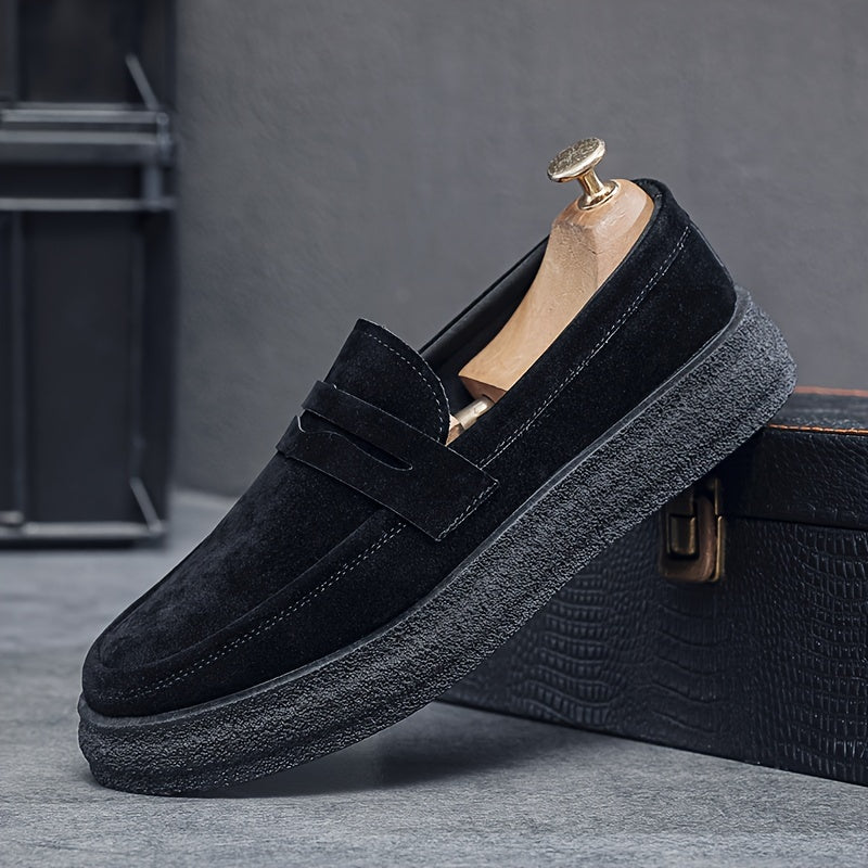 Yumshoq taglikli erkaklar uchun nafas oladigan slip-on loafers.