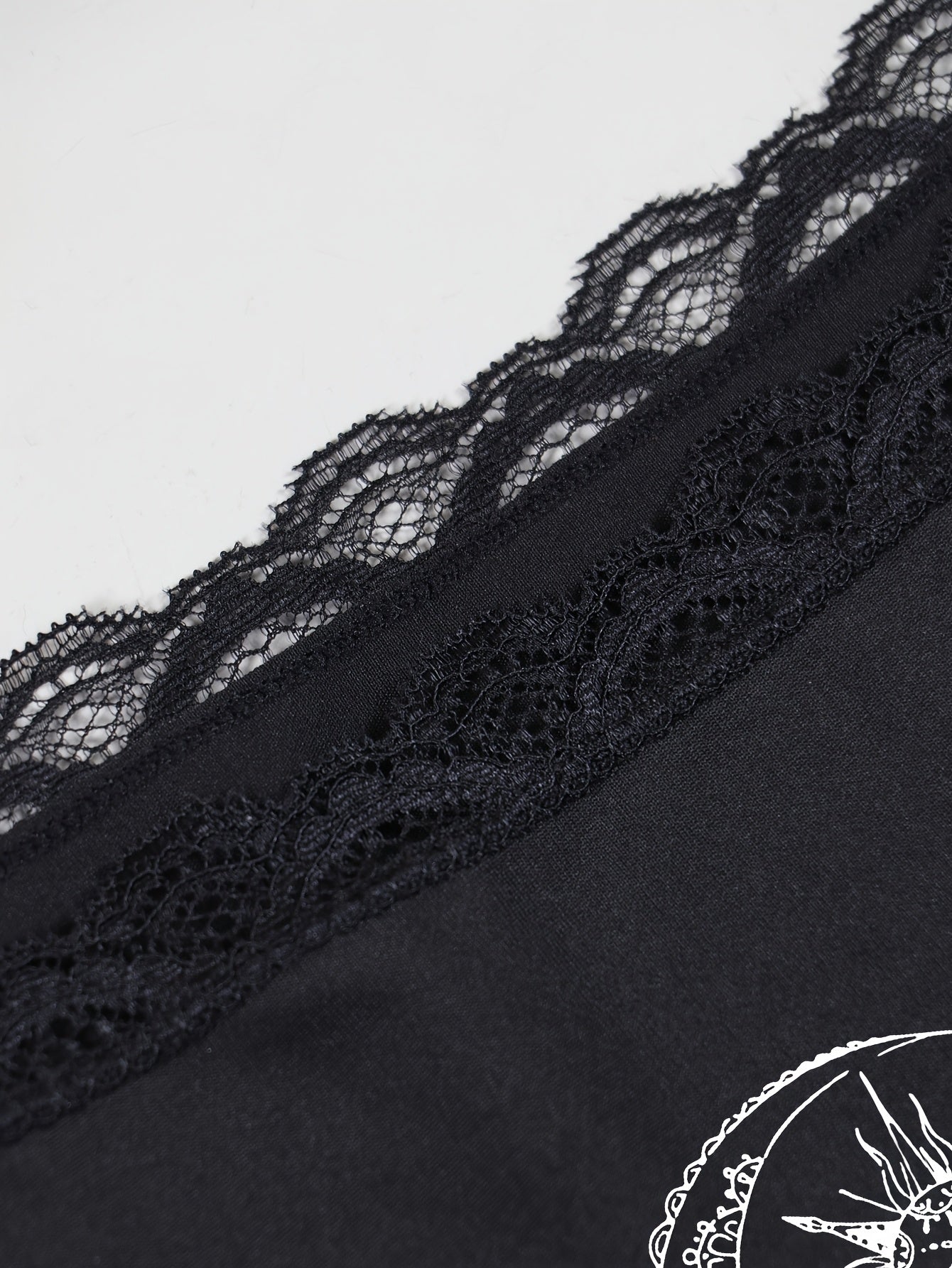 Стильные кружевные треугольные трусики с принтами луны и солнца, дышащие и удобные с сексуальным дизайном с открытым шагом.