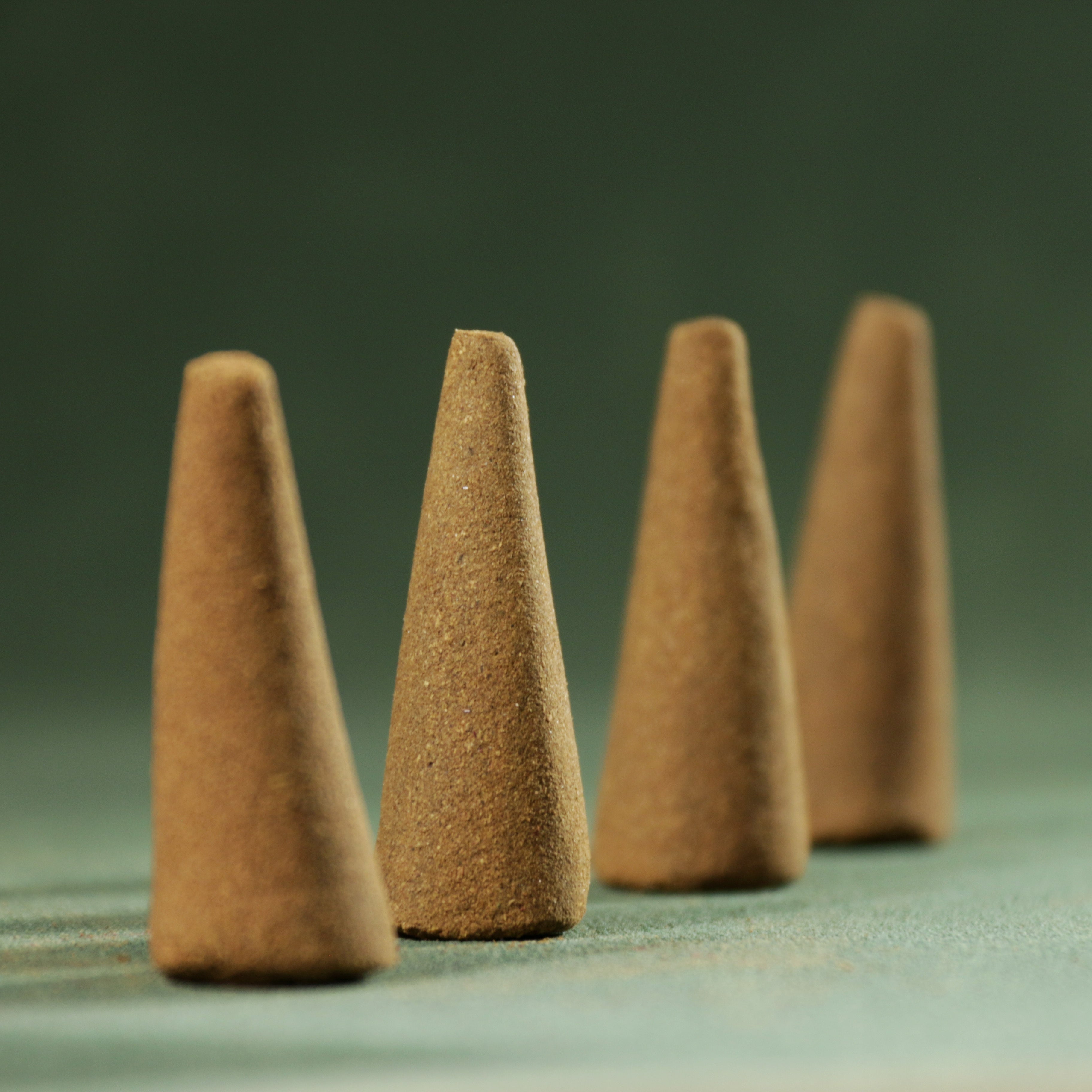 5/10 шт. ручной работы конусов благовоний Белый Мускус с сильным ароматом, идеально подходящих для очищения пространства и содействия расслаблению, доступны для использования в спальнях, во время медитации, йоги или для устранения негативной энергии.