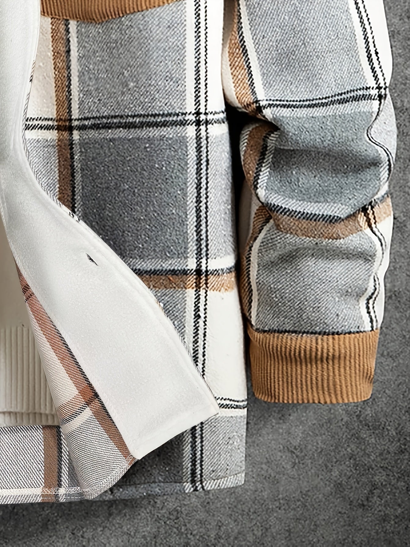 Men's Casual Plaid Shirt Made from 100% Polyester Knit Fabric with Lapel Collar and Button Details