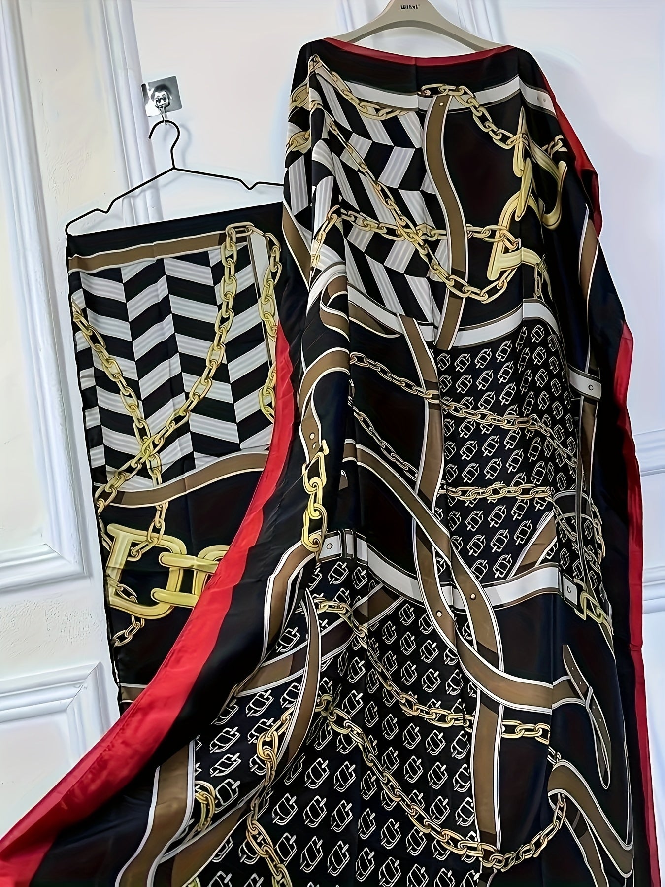 Women's Plus Size Geometric Chain Print Dress with Bat Sleeves and Scarf