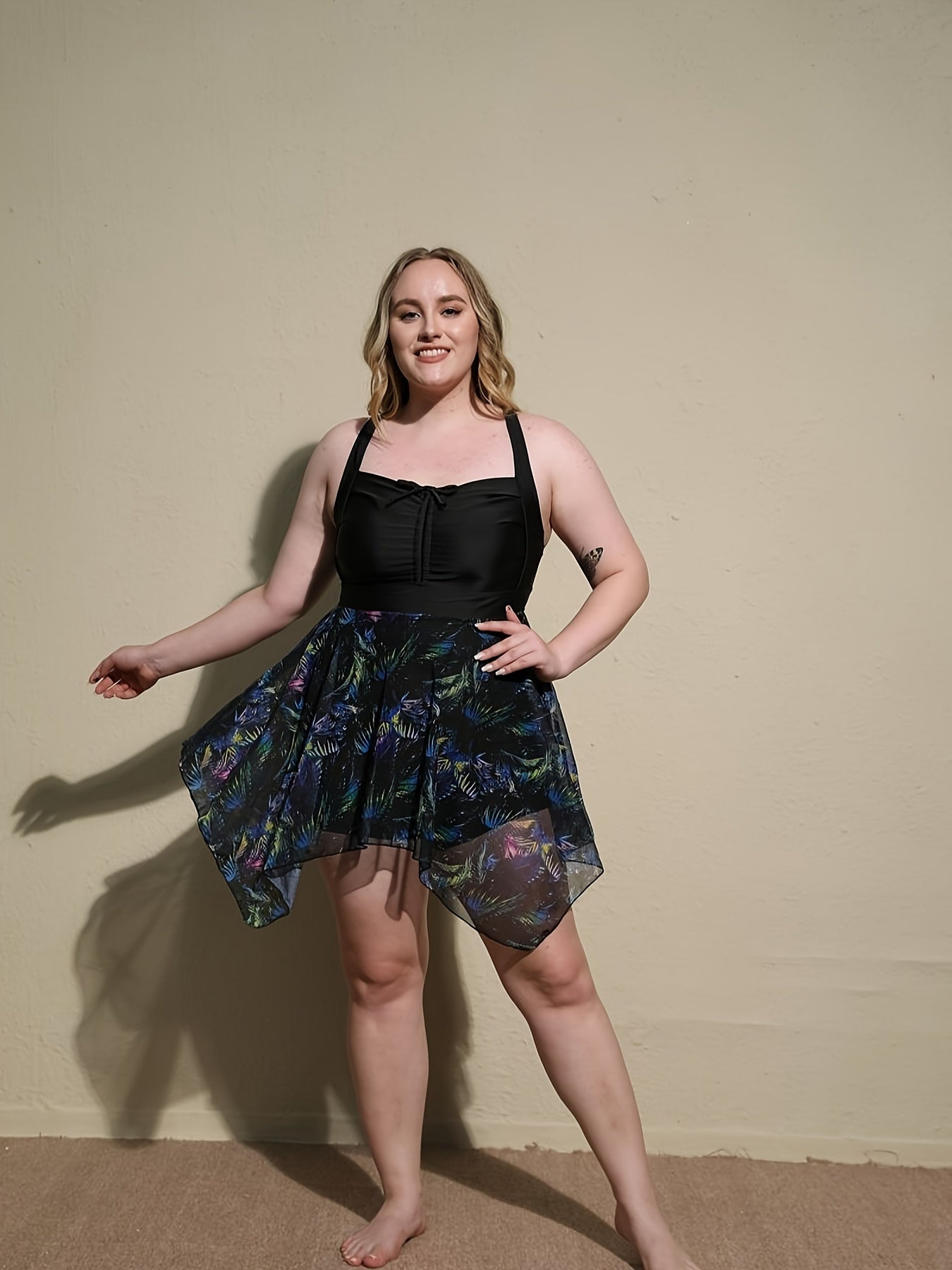 Пляжный костюм с юбкой и шнуровкой для полных, с съемными вставками и контрастной сеткой