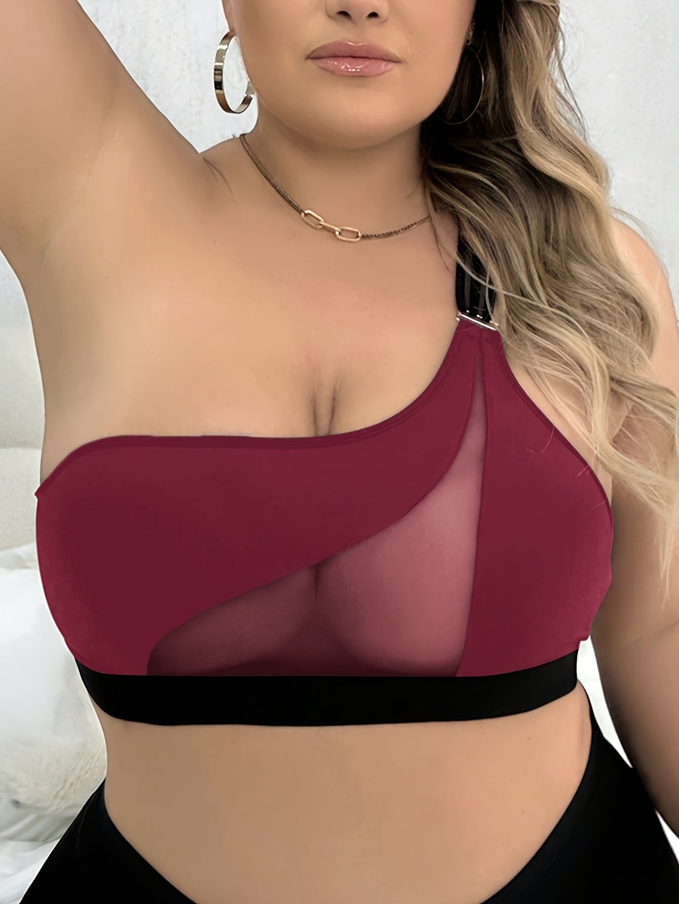 Ayollar uchun kattaroq o'lchamdagi halter top nafas oladigan polyester bo'sh orqa erkin fit kamzul