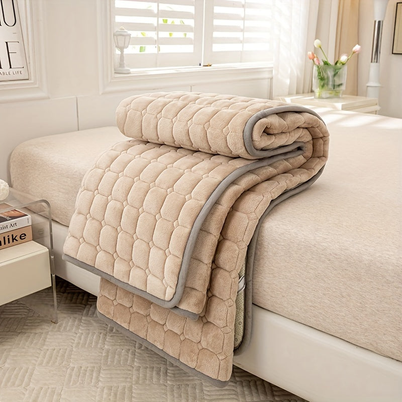 Thick Milk Velvet Checkered Mattress Protector Bedspread Cover for Winter