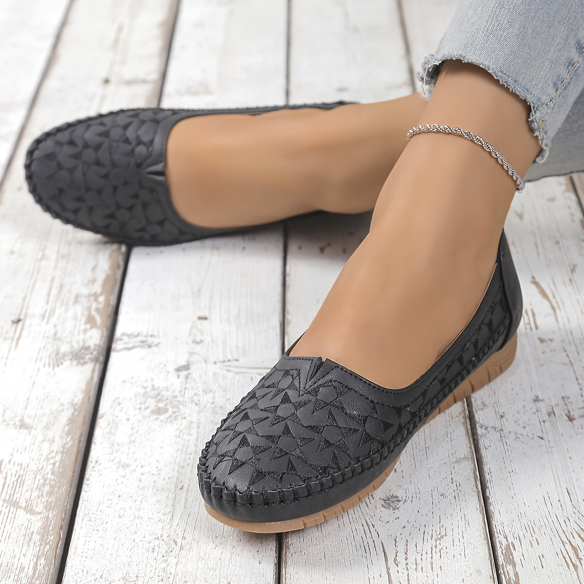 Zapatos planos de cuero sintético para mujer con corazones y diseños en relieve de cocodrilo en negro, beige y blanco