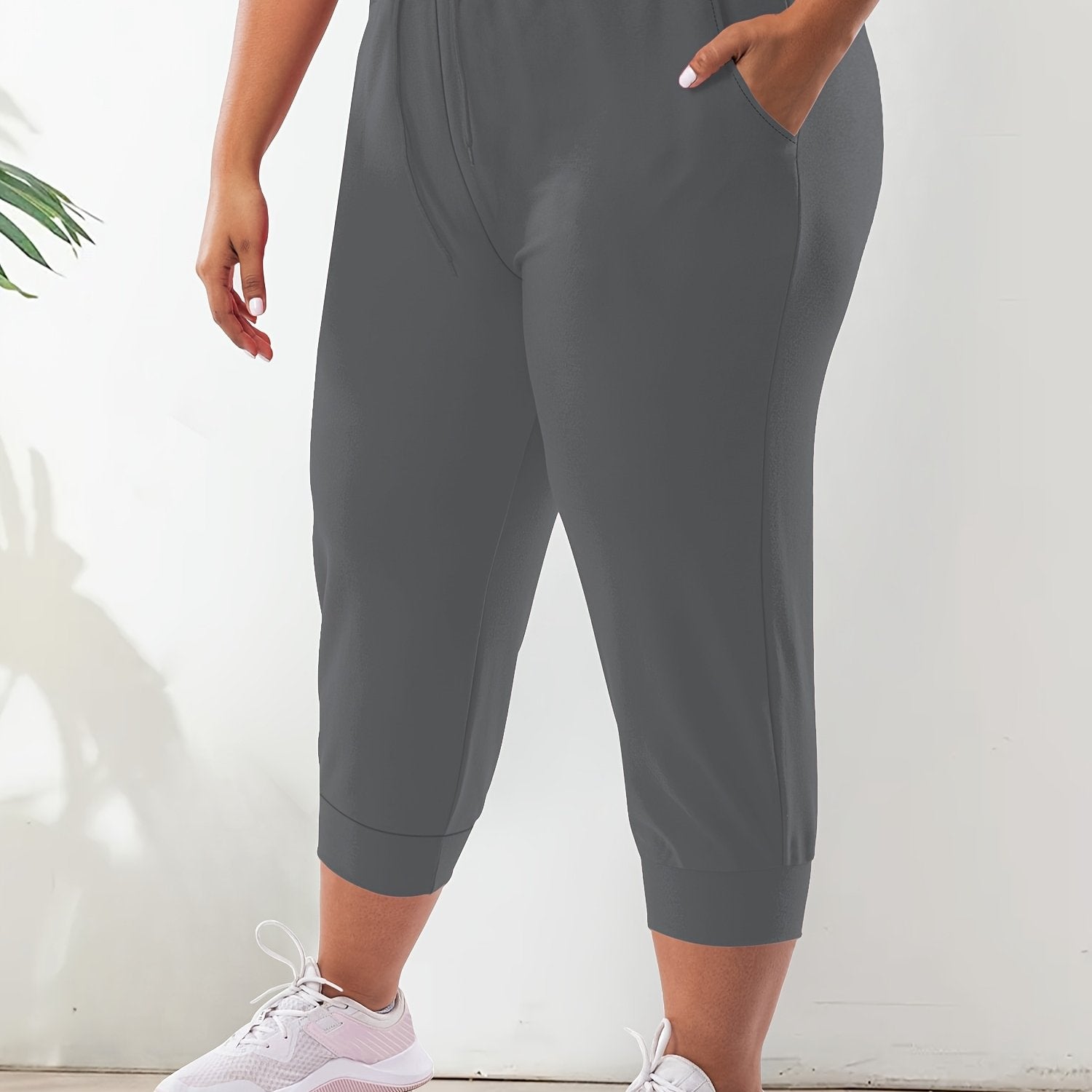 Women's Plus Size Capri Joggers With Drawstring And Pockets Athletic Pants
