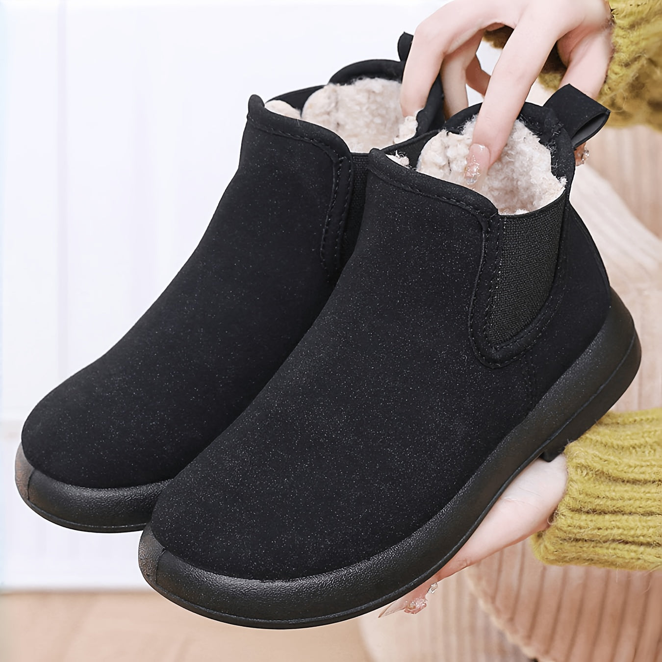 Women's Short Velvet Winter Boots Flat Non-slip Warm Shoes