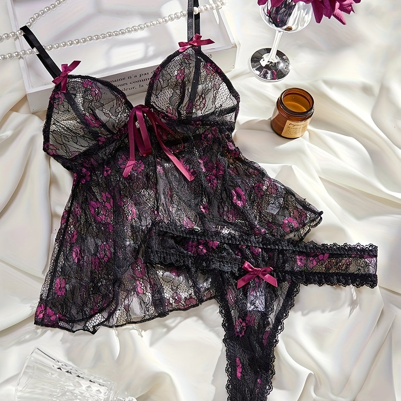 Yevropa va Amerika ayollari uchun jozibador dantelli va to'rli pijama to'plami