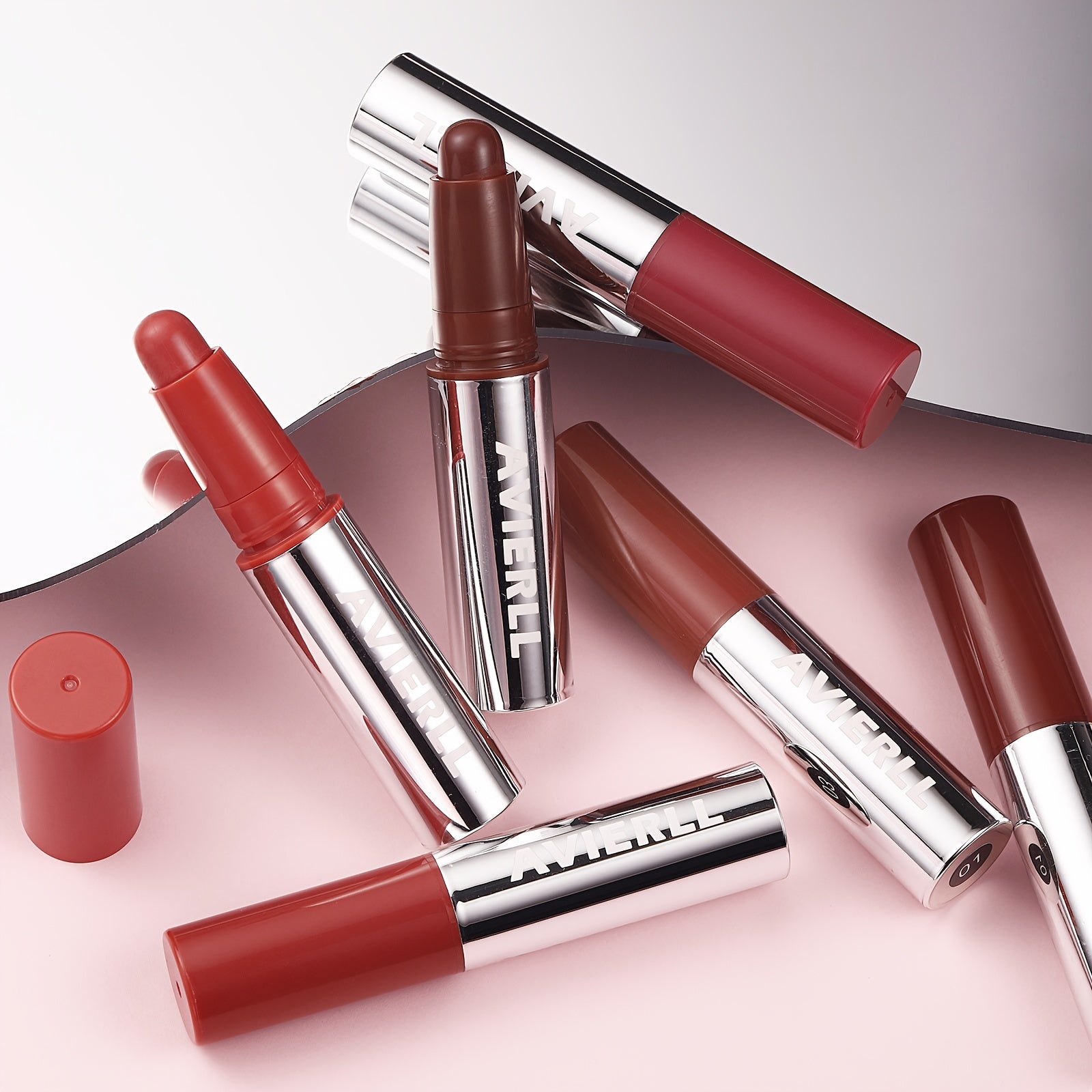 Матовая помада-ручка для взрослых водостойкая, стойкая, увлажняющая в розовом, красном, нюдовом цвете