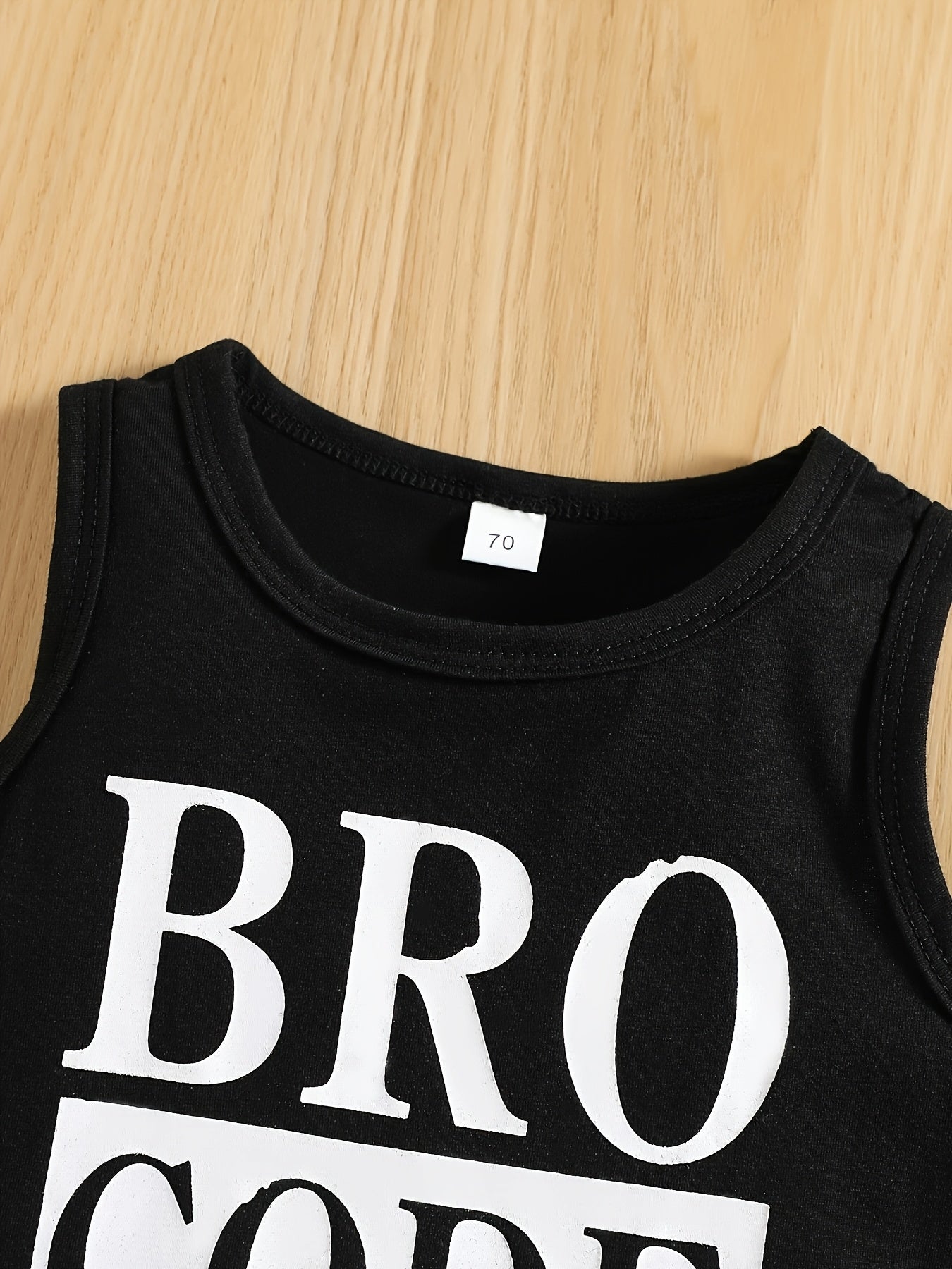 Детский комплект для мальчиков 2 предмета: безрукавка и рваные шорты спортивного стиля из полиэстера и спандекса