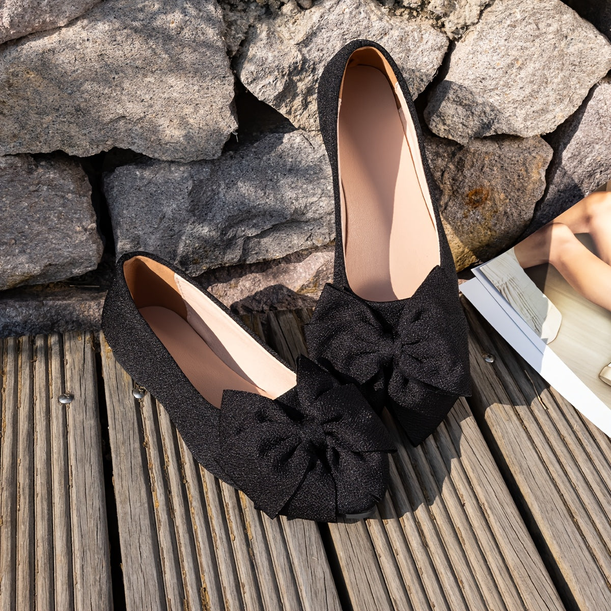 Zapatos planos de mujer con una correa y lazo para pies anchos