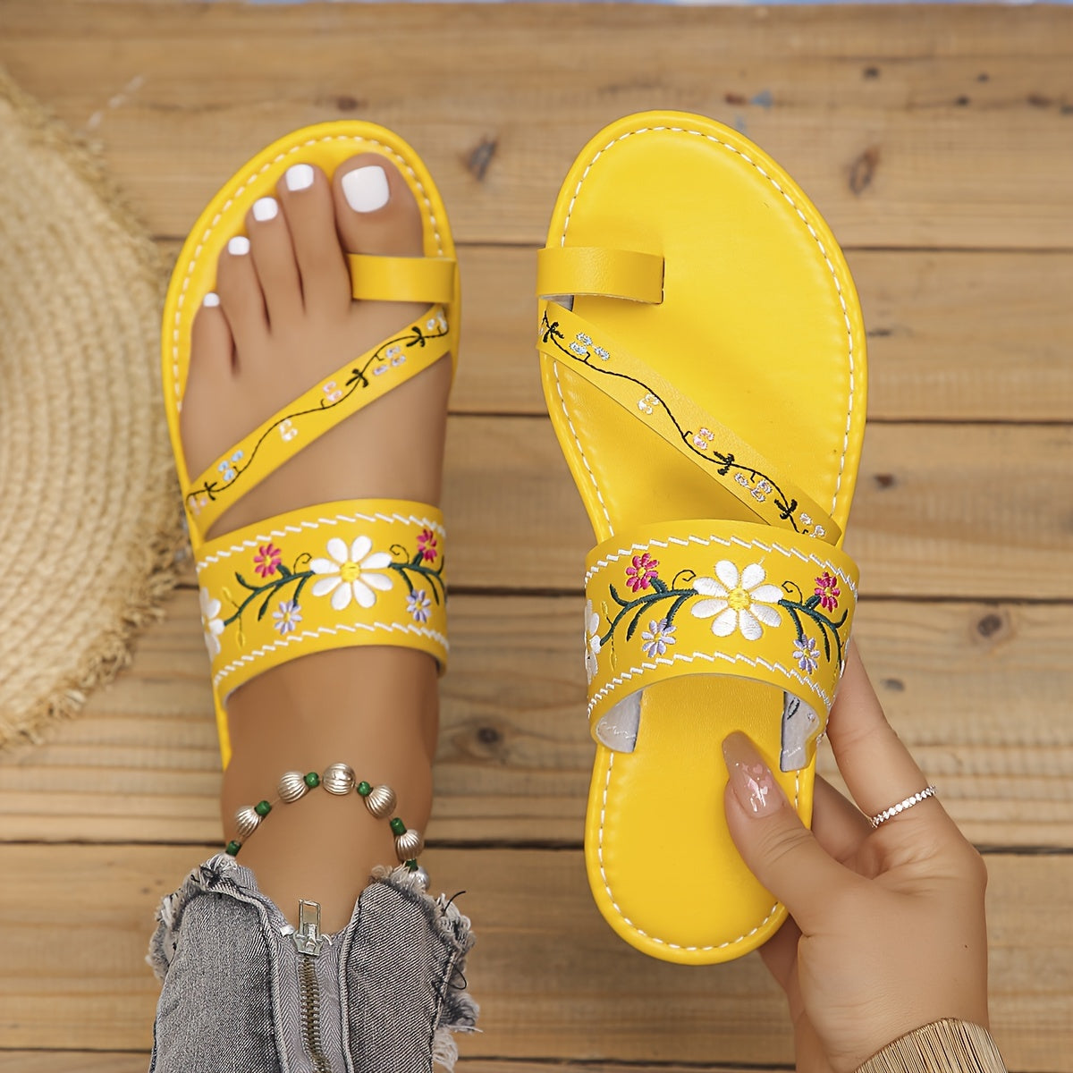 Ladies Open-Toe Embroidered Summer Slippers Breathable Flat Shoes