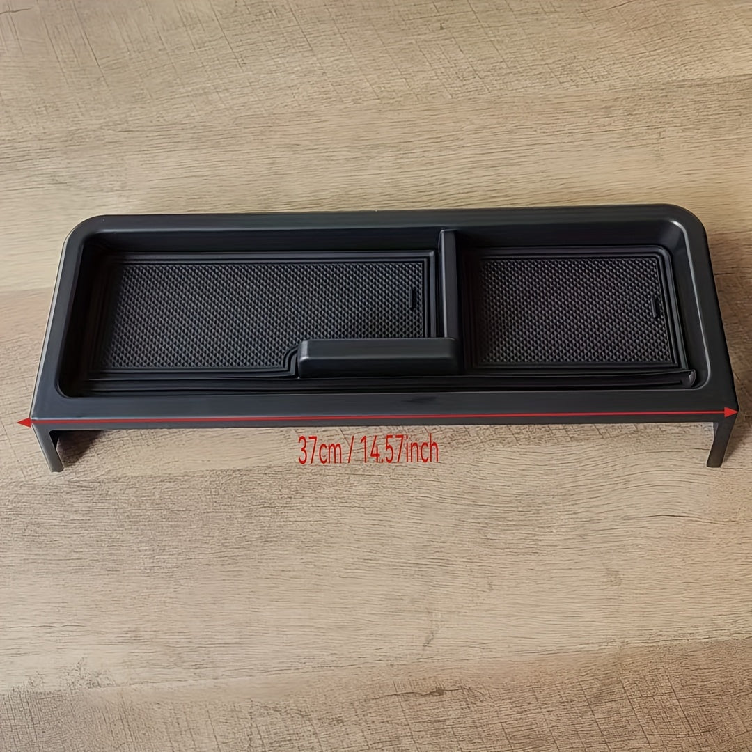 Avtomobil ichki qismi uchun telefon o'rnatgich bilan tashkil etuvchi, sirpanmaydigan, joyni tejovchi plastinka