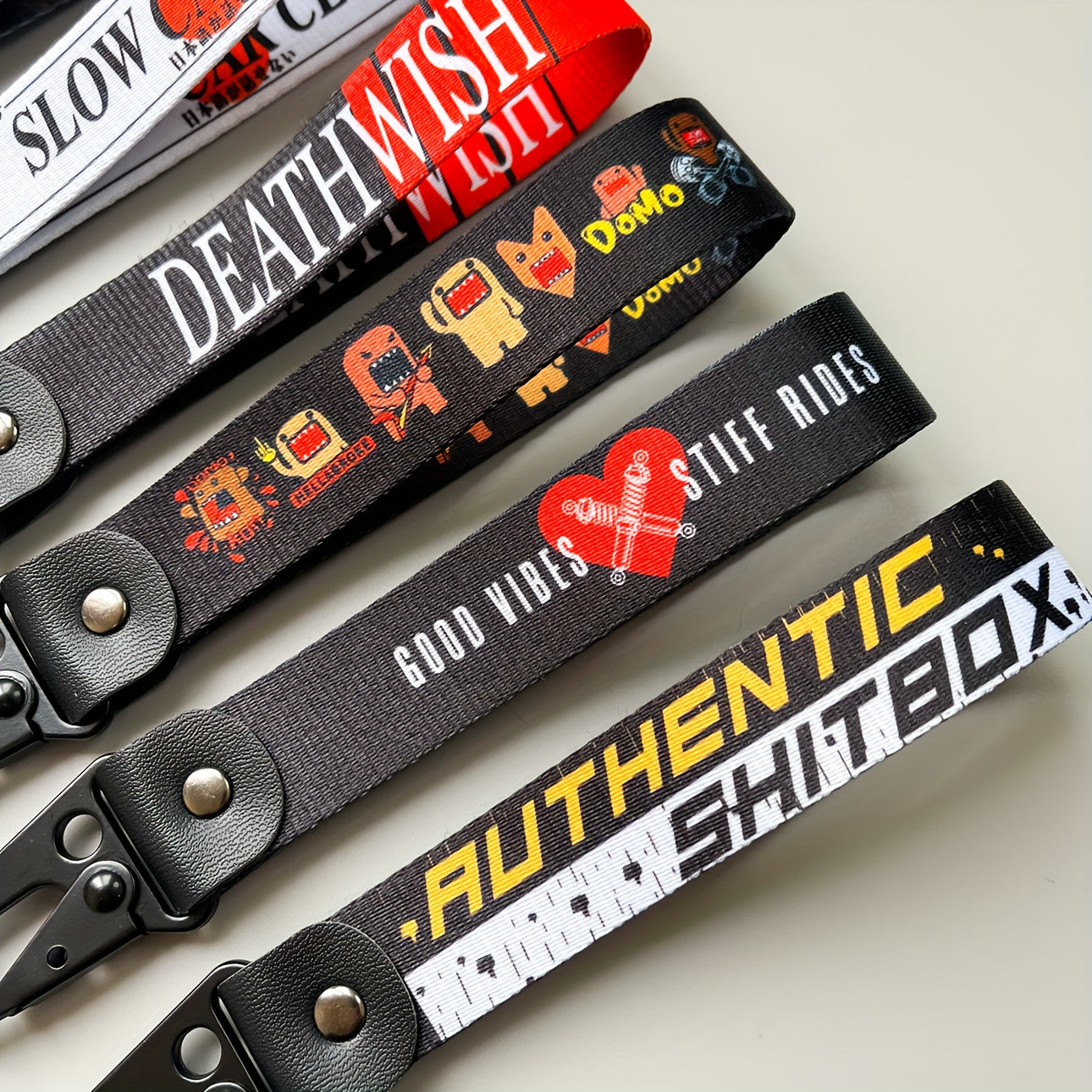 Unisex Metal Racing Keychain Anti-Lost Wrist Strap for Car and Motorcycle Keys