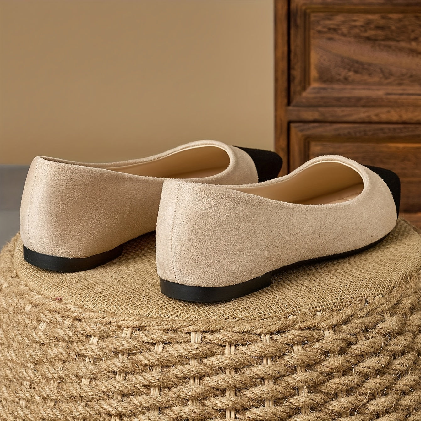 Ayollar uchun slip-on, pointed toe, yupqa poyabzal, bej va qora rangda, ikki rangli, yengil, kundalik ish poyabzali