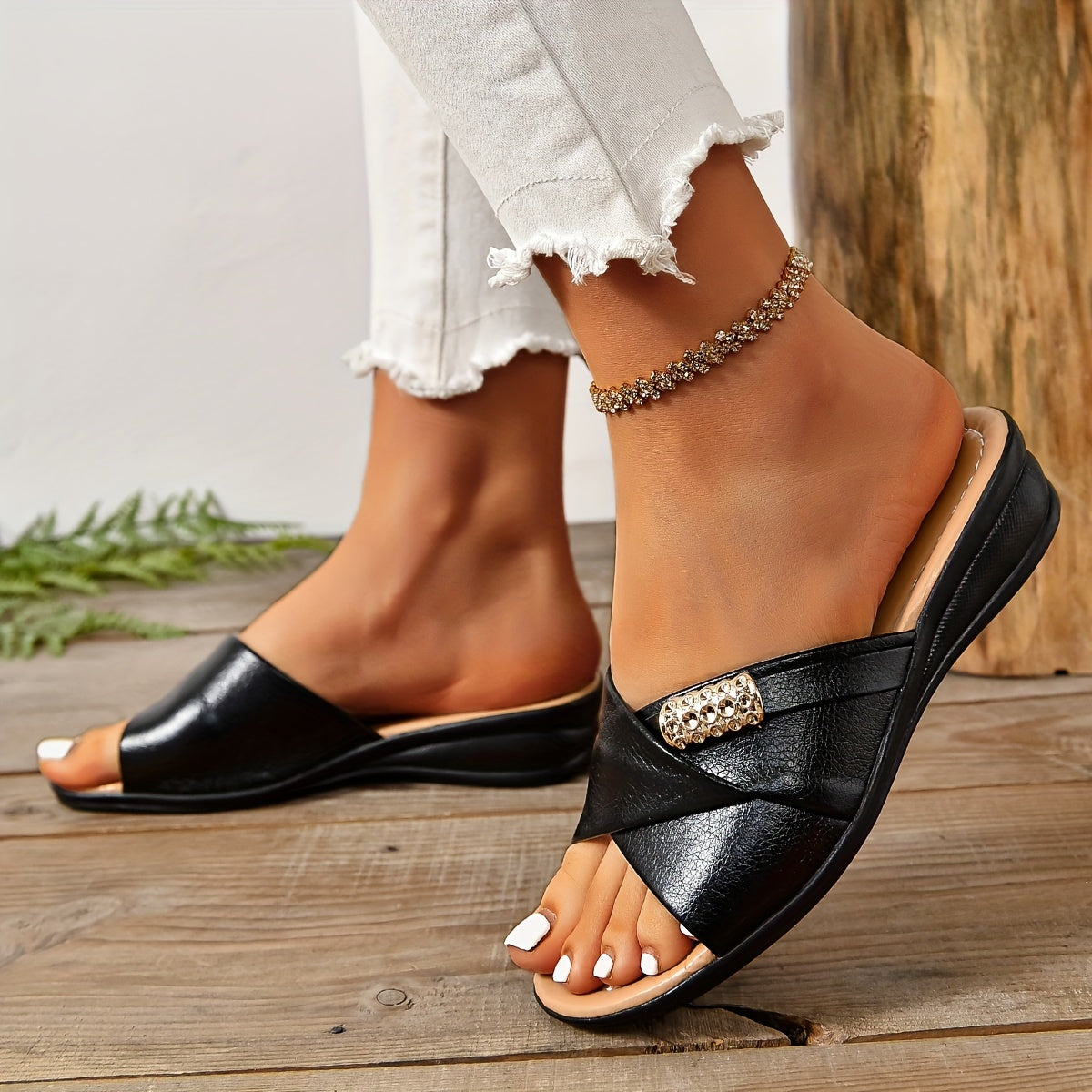 Ayollar uchun to'liq rangli yozgi slaydlar, metall bezaklar va yumshoq taglik bilan