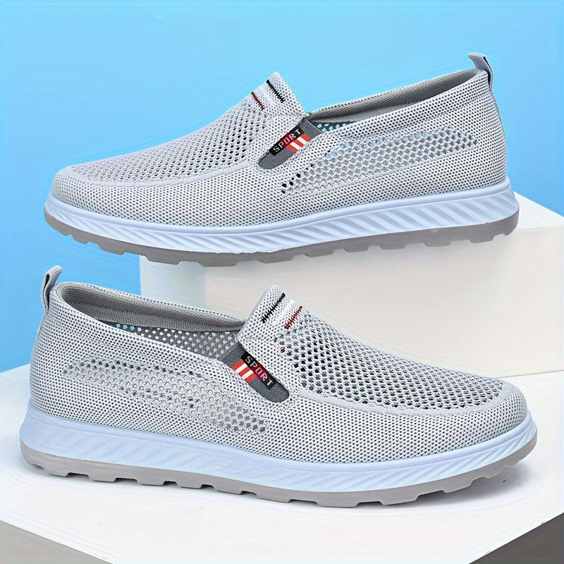 Erkaklar uchun sirg'alar, har qanday mavsumda ochiq havoda faoliyatlar uchun nafas oladigan va mustahkam, sirpanmaydigan to'quvga ega. Yurish, yugurish, piyoda sayr qilish va baliq ovlash uchun qulay.