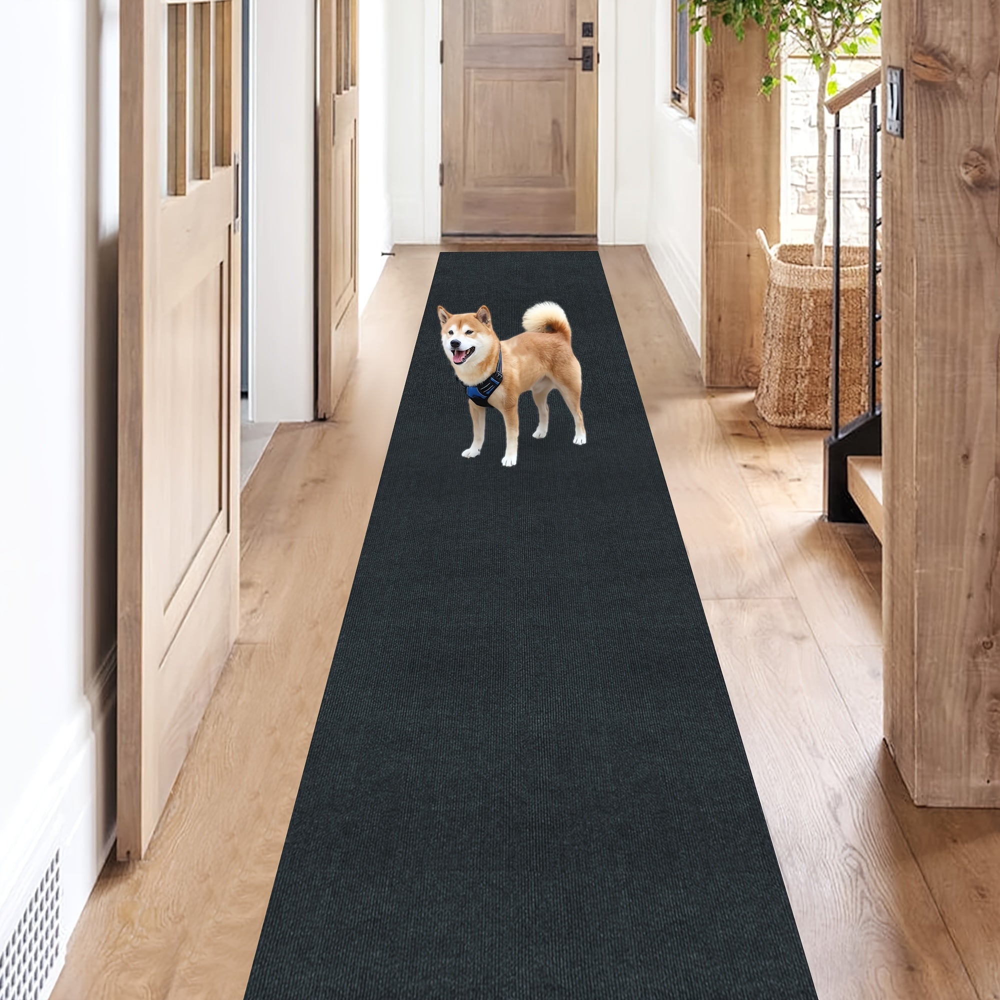 Qalin yuguruvchi gilam, yo'lni nishonlash va ko'rgazma ochilishlari uchun mukammal. Rojdestvo DIY loyihalari uchun yuvinish xonasi, koridor, oshxona va zinapoyalarda ideal. Mashinada yuvilishi mumkin va yog'och pollarda foydalanish uchun mo'ljallangan.