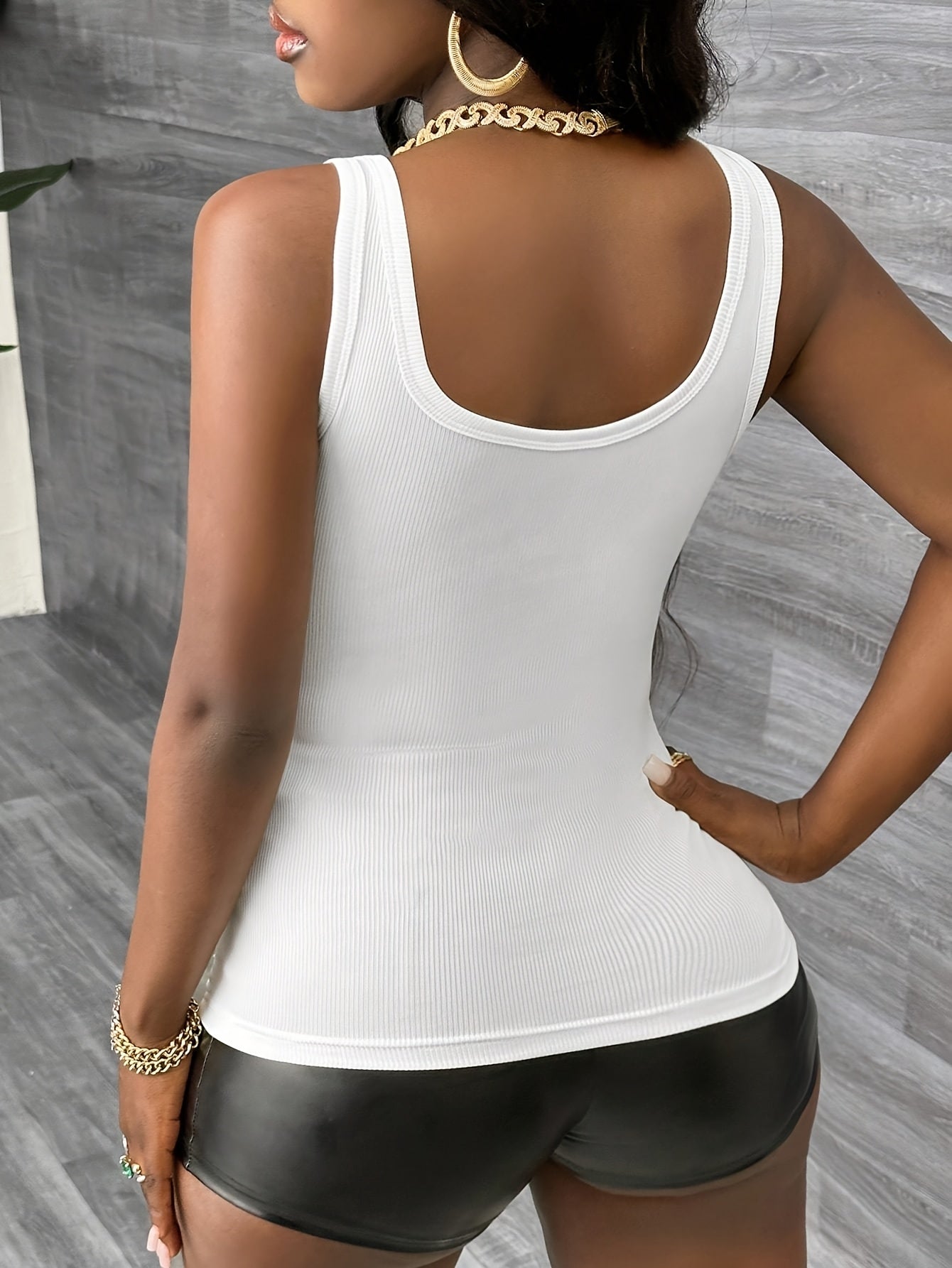 Pack de tres camisetas sin mangas de color sólido con escote en V para mujer de poliéster casual