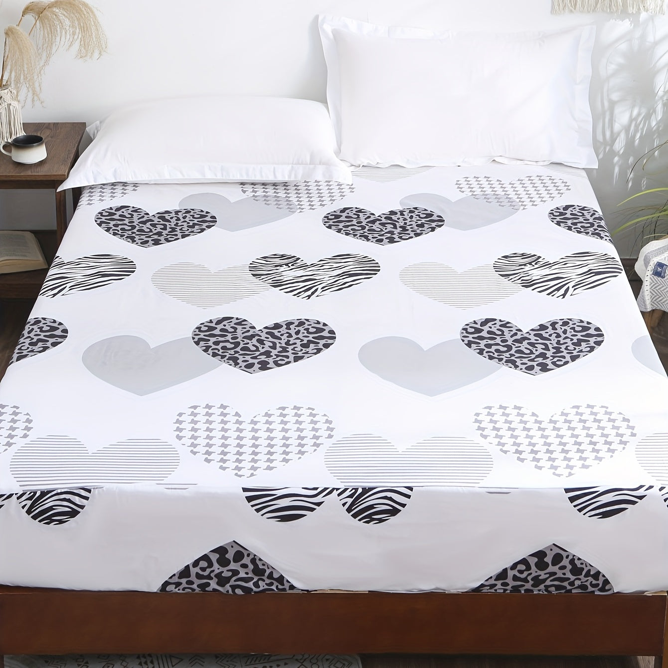 Heart Printed Fitted Sheet for Bedroom and Guest Room, Soft and Comfortable