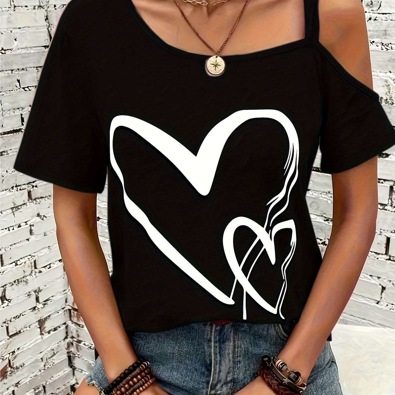 Blusa asimétrica de manga corta con estampado de corazones y hombros fríos para mujer
