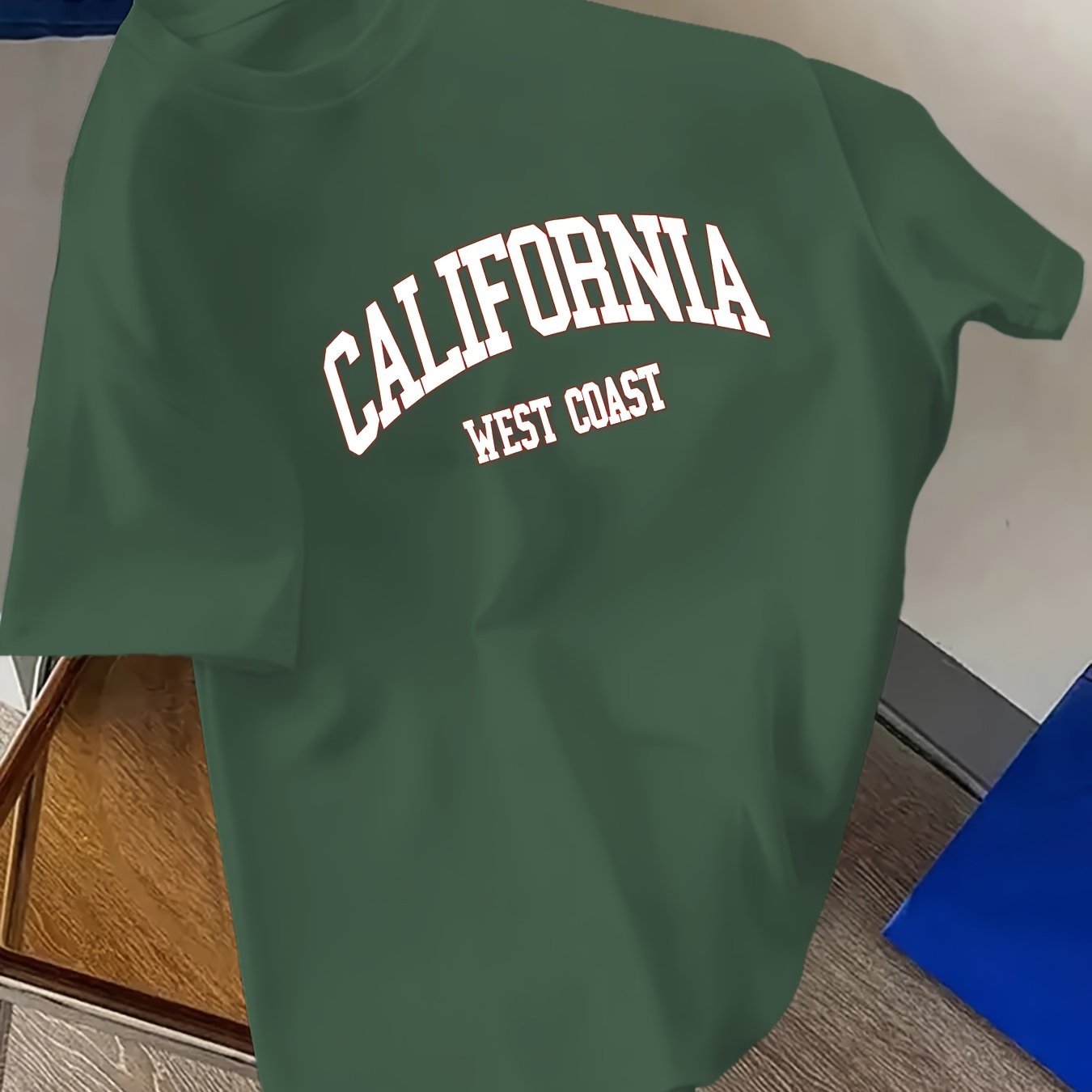 Qulay va yumshoq erkaklar uchun grafik Kaliforniya printli futbolka, zamonaviy uslub va oddiy moslik bilan.