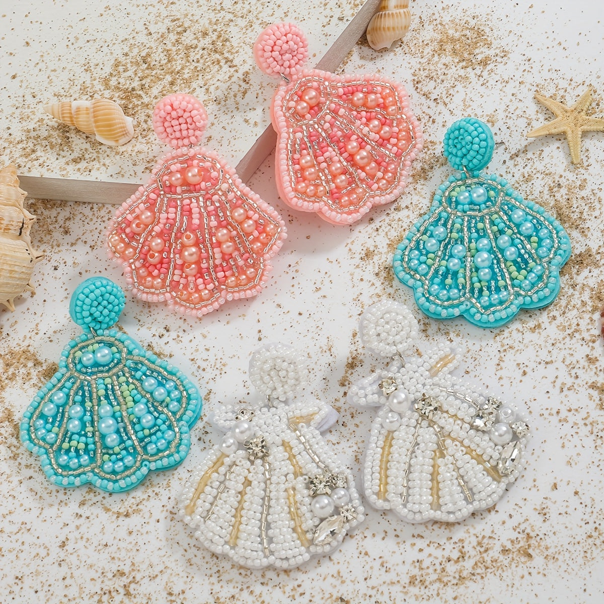 Pendientes bohemios hechos a mano con conchas y rhinestones para vacaciones en la playa y fiestas