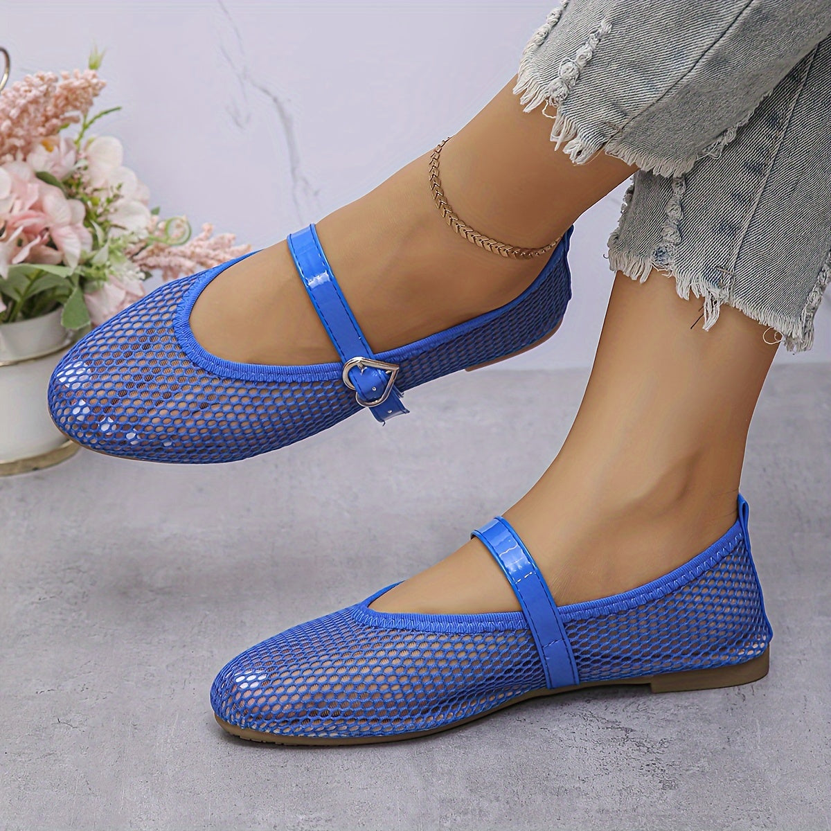 Women's Mesh Flats Lightweight Slip-On Casual Shoes in Solid Colors