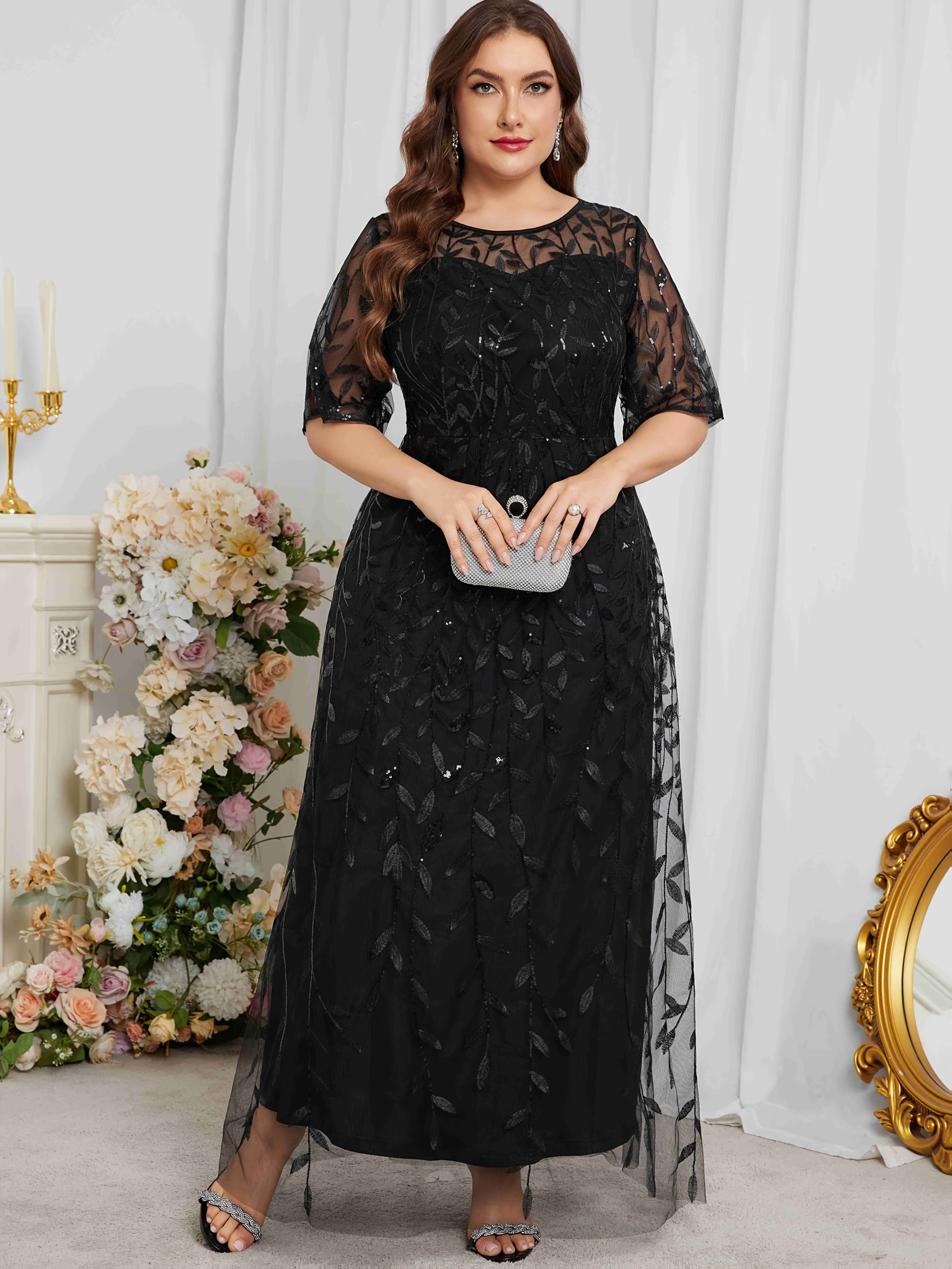 Vestido de mujer de talla grande con bordado en línea A azul marino con flores y manga corta