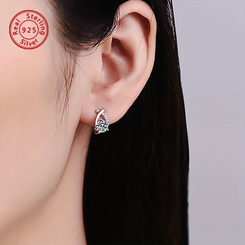 Ushbu nafis va ko'p qirrali sirg'alar 0.5 karat morganit olmosi 925 kumushga o'rnatilgan. Ular ayollar uchun banketlarda, bayramlarda va yo'lda yurish uchun mukammal. Ushbu sirg'alar 14-fevral, Rojdestvo yoki boshqa bayramlar uchun ajoyib sovg'a bo'ladi.