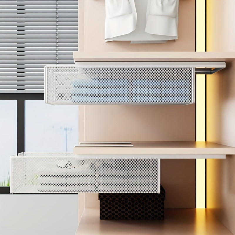 Brax, paypoqlar va ichki kiyimlar uchun tortib chiqariladigan osma saqlash joyiga ega bo'lgan ixcham ichki kiyim tashkilotchisi. Polirovka qilingan metall qoplamaga ega va portativ shkaf tortmasi bo'laklari sifatida ishlatilishi mumkin.