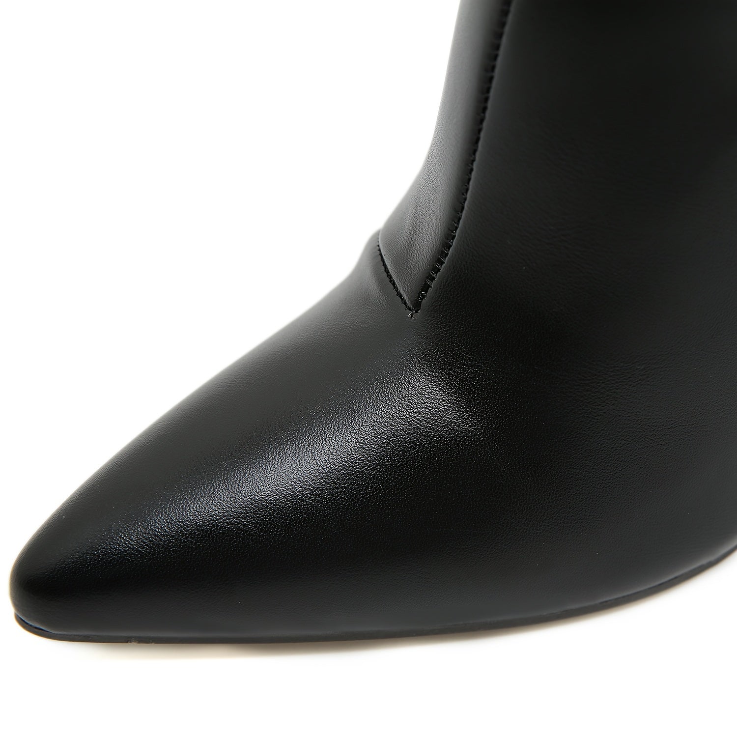 Стильные ankle-ботильоны с пряжкой, острым носком, шпилькой, резиновой подошвой и текстильной стелькой. Сделано в Хуэйчжоу.