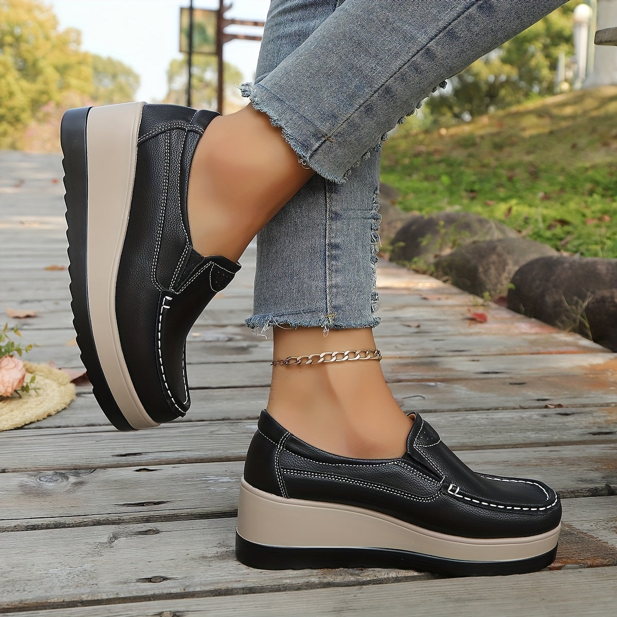 Ayollar uchun kundalik yengil poyabzal, qalin tag va baland poshnali