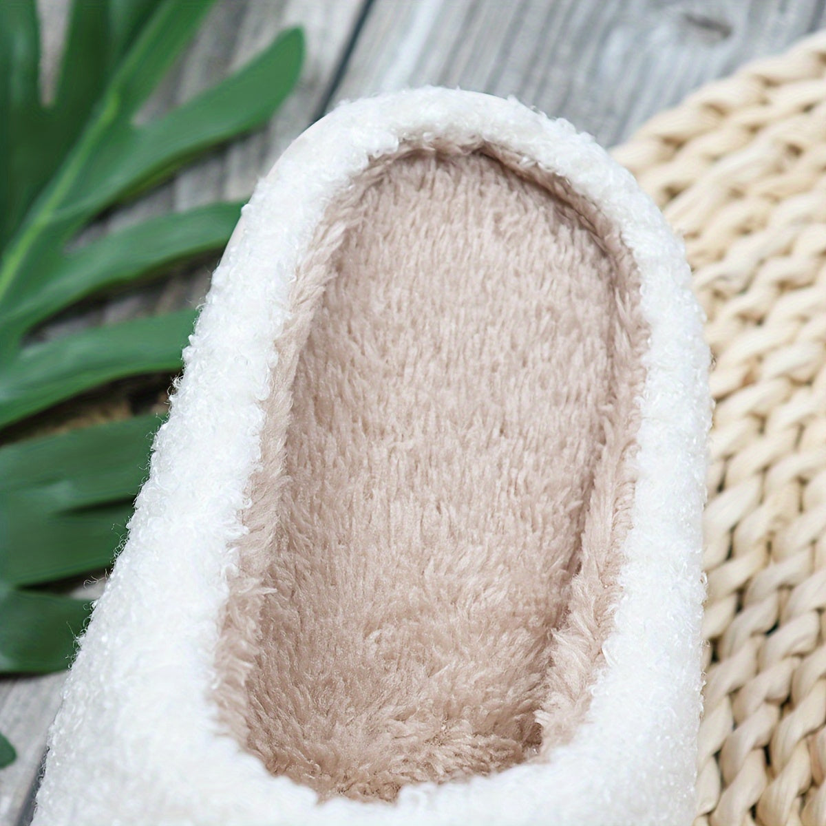 Women's Plush Slippers with "Mama" Lettering Non-Slip Indoor Outdoor Warmth