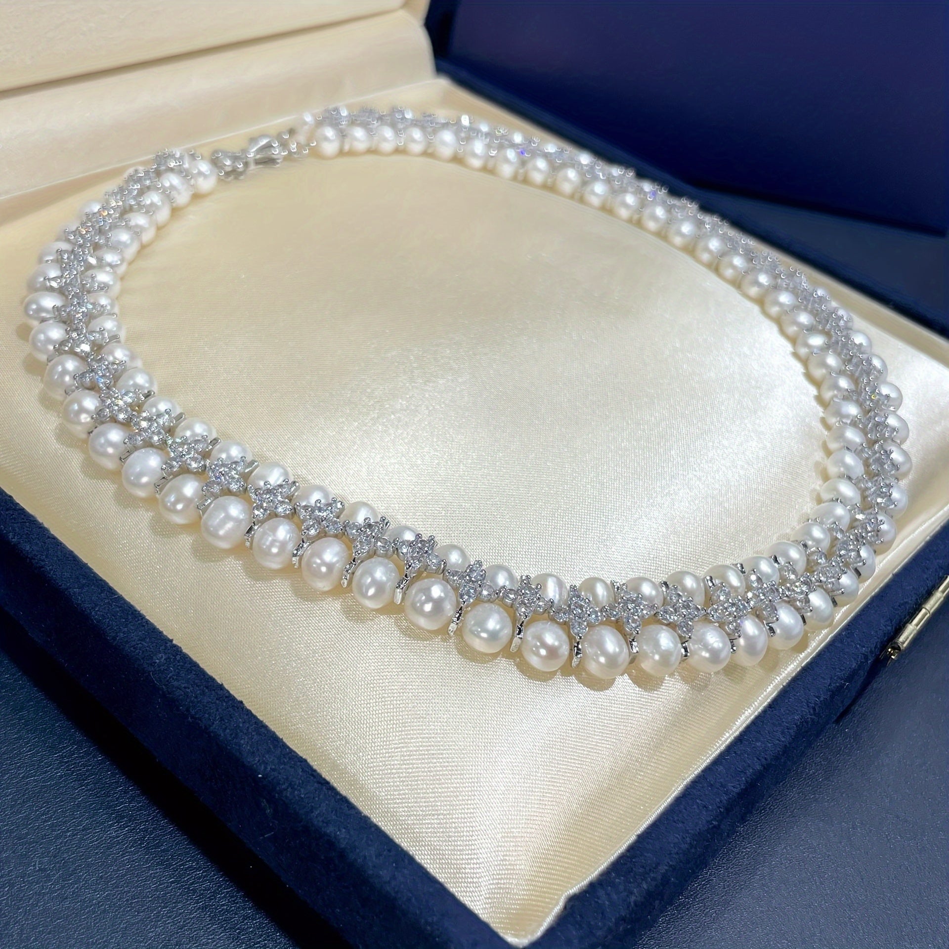 Elegante collar de doble capa con perlas de agua dulce naturales para bodas y eventos formales