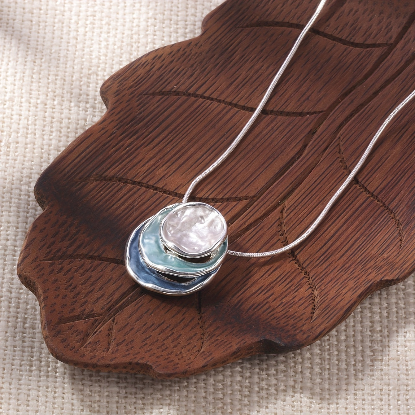 Women's Enamel Zinc Alloy Geometric Necklace for Beach and Wedding Wear