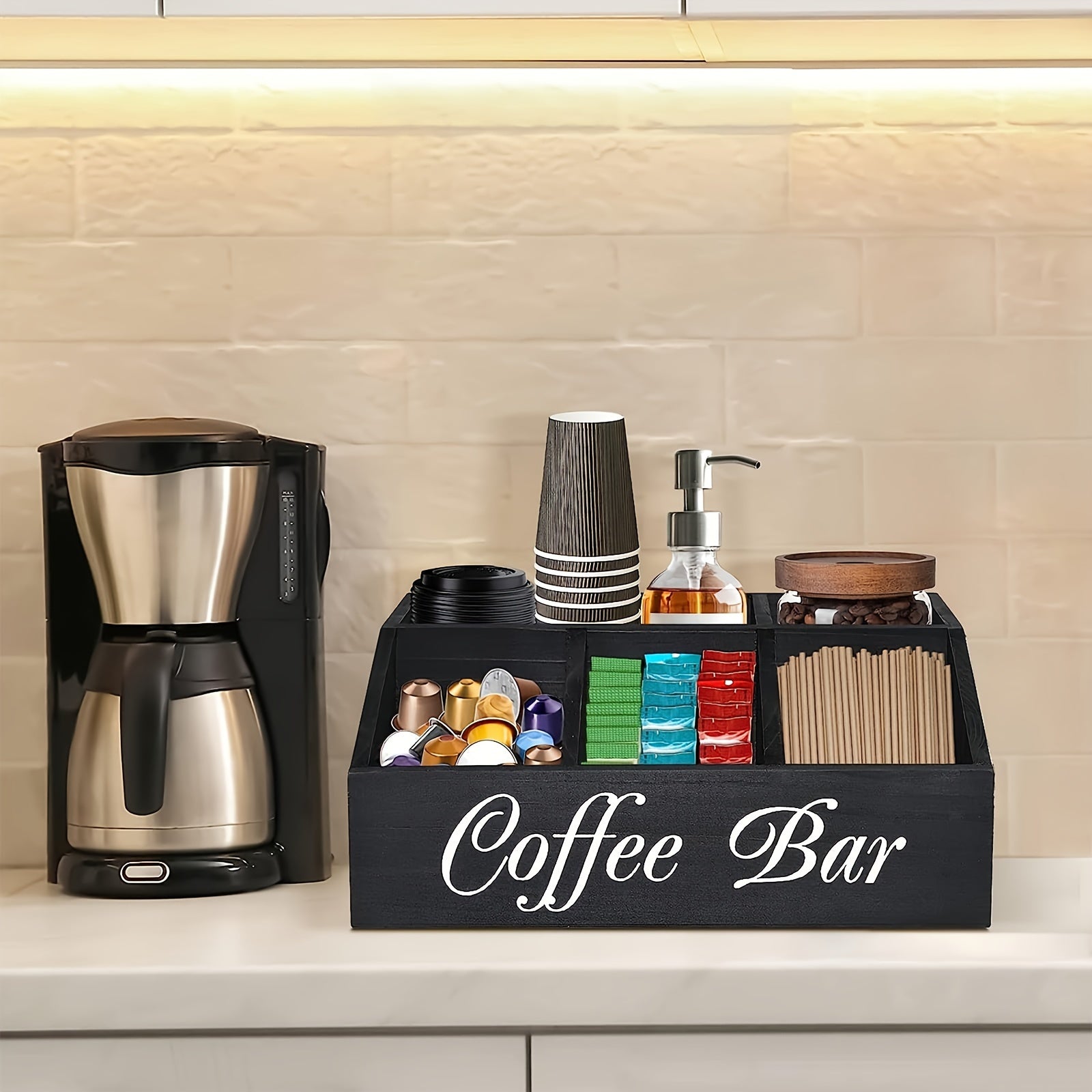 Bandeja organizadora de café de madera con compartimentos para condimentos, cápsulas y accesorios