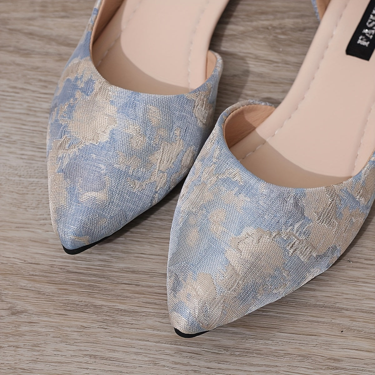 Zapatos planos bordados para mujer con recortes laterales