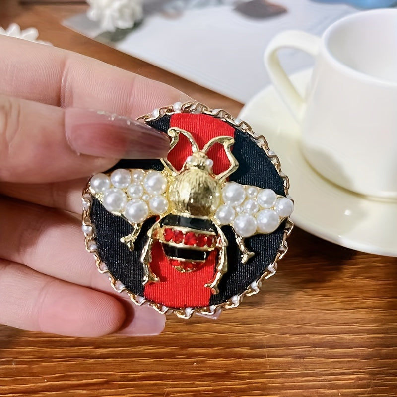 Vintage-Inspired Golden Bee Brooch Pin Alloy Round Jewelry for Bags and Clothing