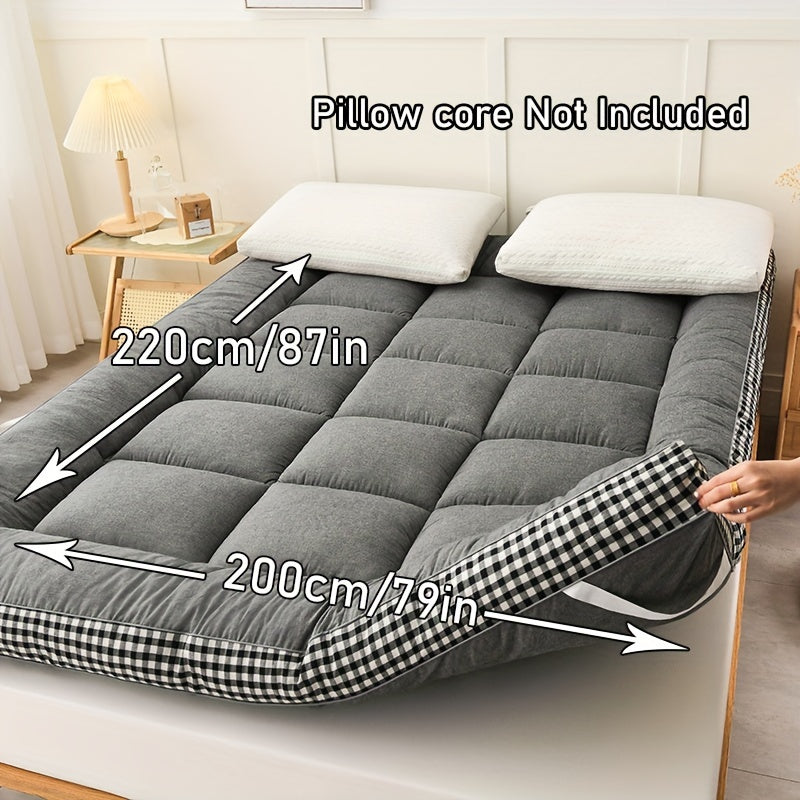 Роскошный стеганый матрасный топпер - мягкая и пушистая полиэфирная начинка и покрытие, дышащий, комфорт на все сезоны для спальни, гостевой комнаты или общежития - не водонепроницаемый, легко чистится, толщина 8-10 см.