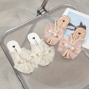 Qizlar uchun zamonaviy kamon tugmachali marvaridli ochiq barmoqli uy poyabzallari, yengil va havo o'tkazuvchi, ichki kiyish uchun.