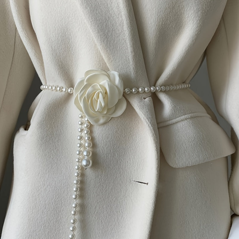 Women's Pearl Belt with Camellia Decoration Faux Pearl Waist Chain for Casual and Party Wear