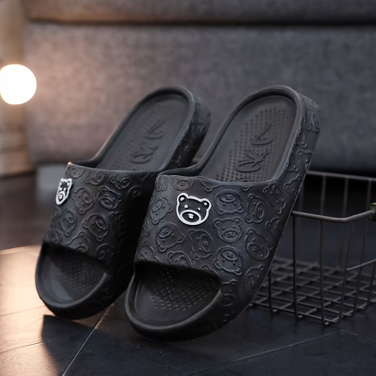 Женские шлепанцы с мультяшным медведем EVA с мягкой подошвой, нескользящие, для ванной, черные