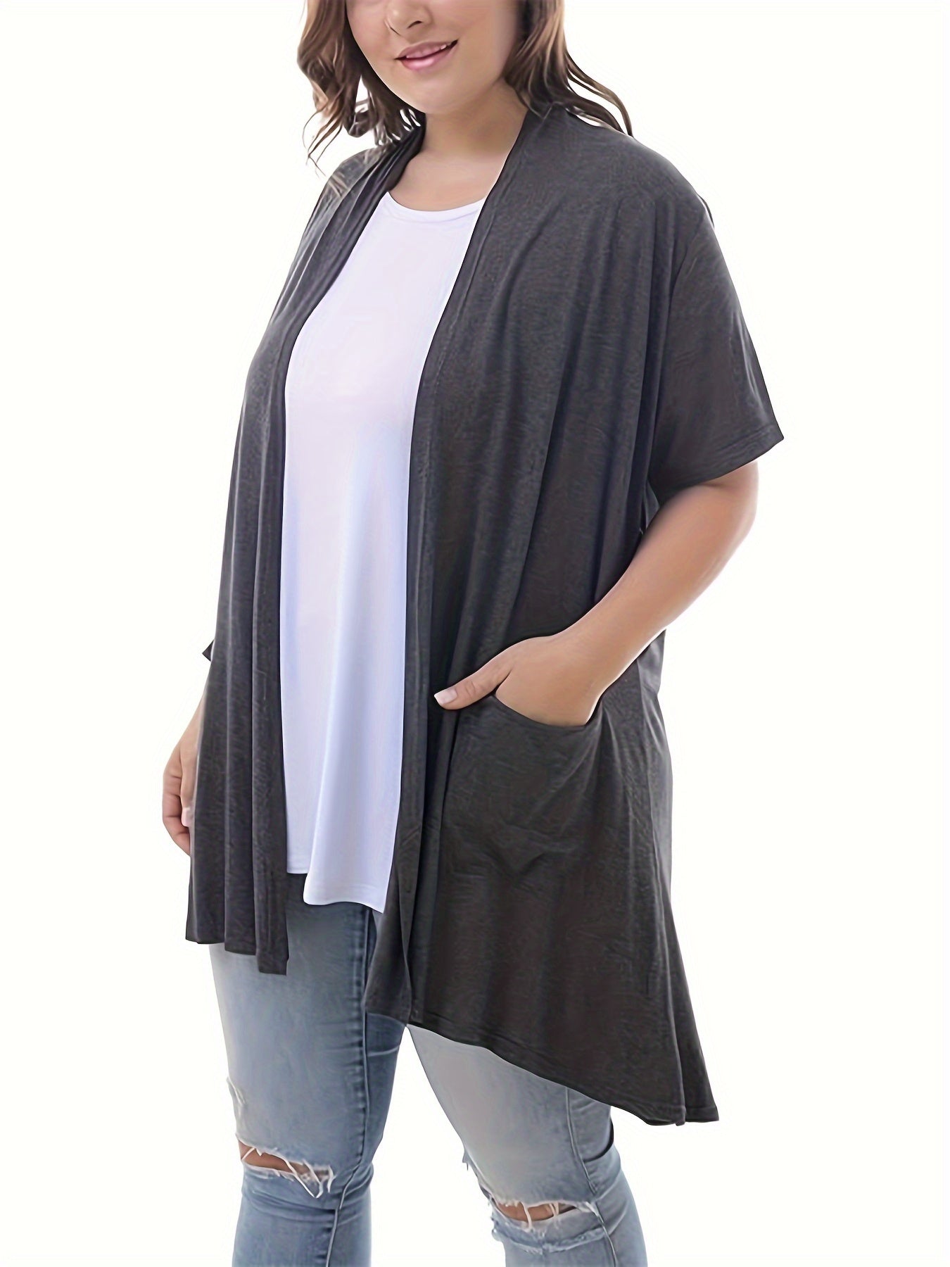 Ayollar uchun keng ko'lamli qisqa qo'lli trikotaj kardigan, cho'ntaklar bilan