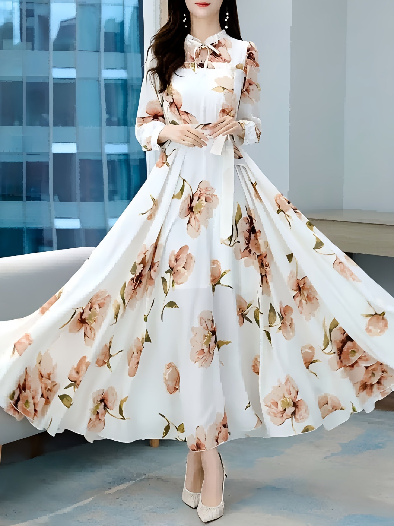 V-yuqori, pliseli bel va uzun oqayotgan yubka bilan bezatilgan zamonaviy gullar bilan A-siluetli ko'ylak, mashinada yuvish mumkin bo'lgan polyesterdan tayyorlangan.