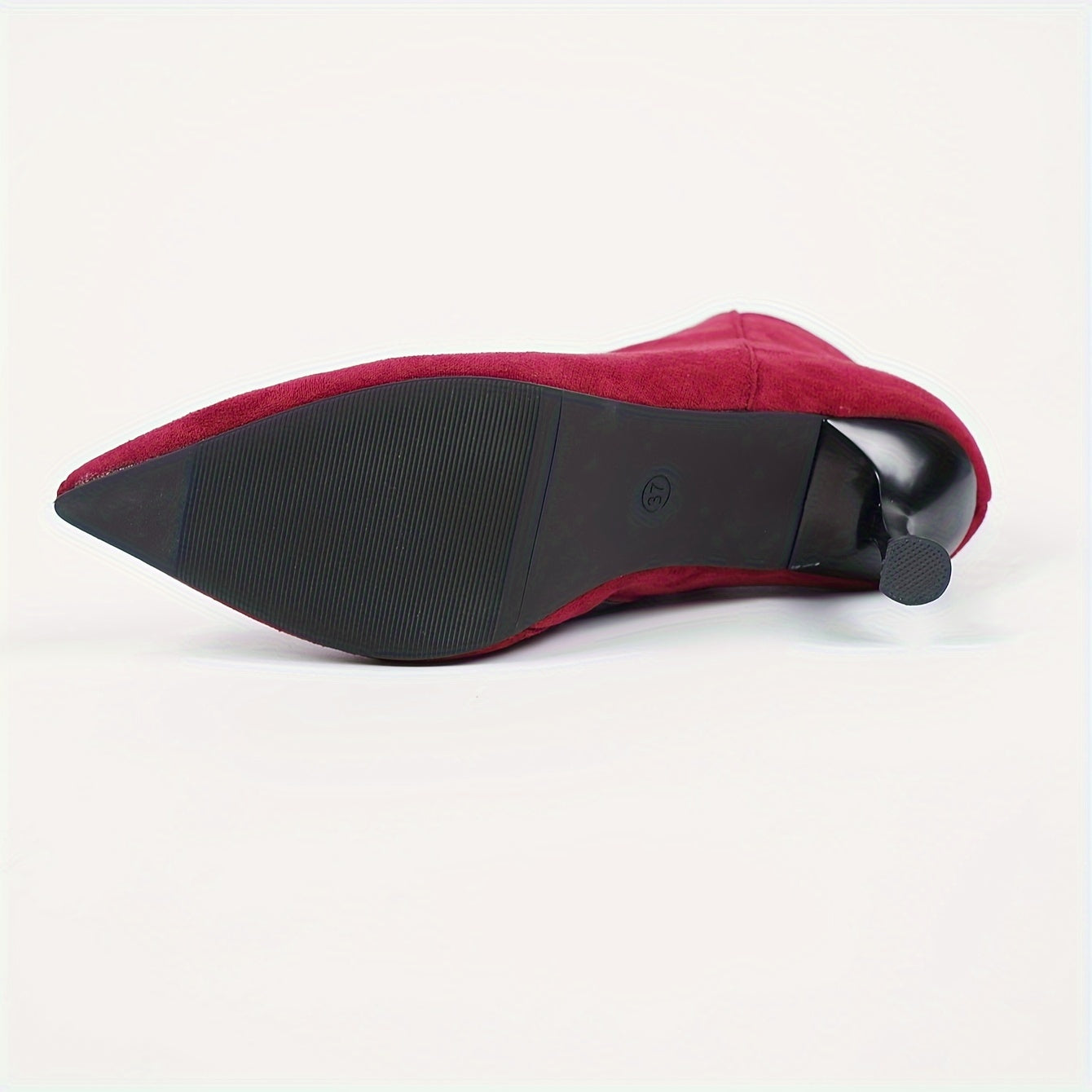 Yangi zamonaviy uchburchakli velur qisqa botinkalar ayollar uchun, barcha uslublarga mos keladi.