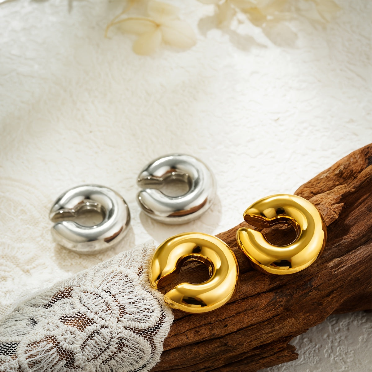 Zarif va zamonaviy zanglamas po'latdan yasalgan halqa sirg'alar to'plami, bo'sh C-shakl dizayni bilan. Kundalik kiyish, ta'til va Ramazon bayrami mavsumi uchun mukammal. Har mavsumda mos va ko'p qirrali.