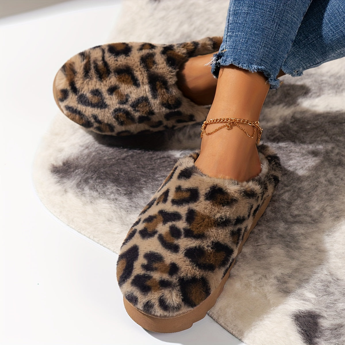 Women's Fleece-Lined Slip-On Slippers Beige White Indoor Outdoor Comfort